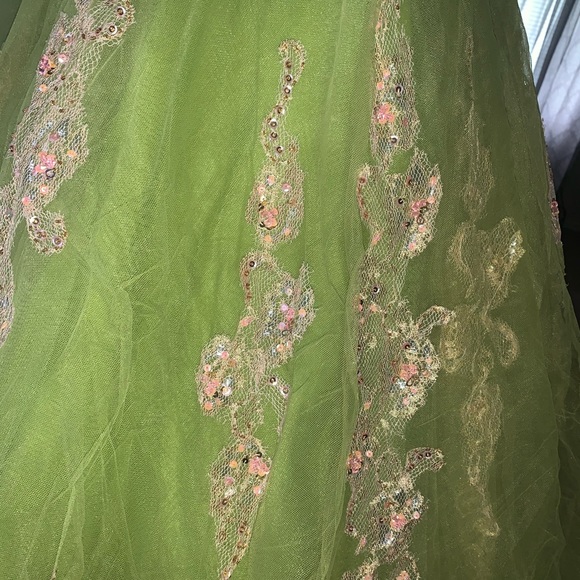 PROM DRESS - Picture 4 of 6